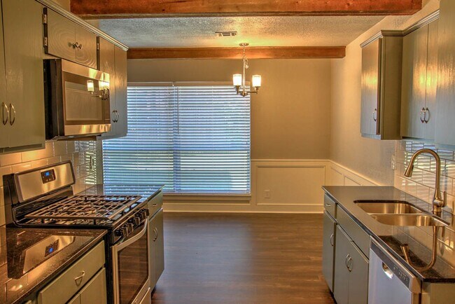Building Photo - 3 Bedroom 2 Bath in Union Schools.  81st a...