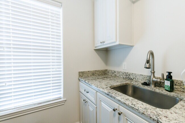 Building Photo - Luxury 4-Bedroom, 3-Bathroom Home in Kelsey Park – South Lubbock