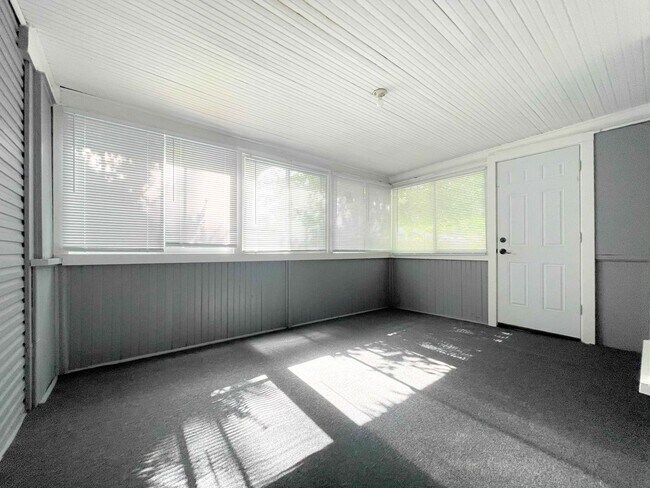 Building Photo - 121 W 7th Ave