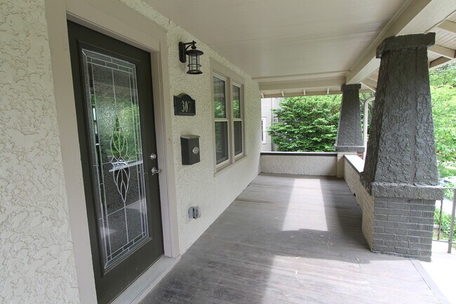 Building Photo - 307 S 50th St