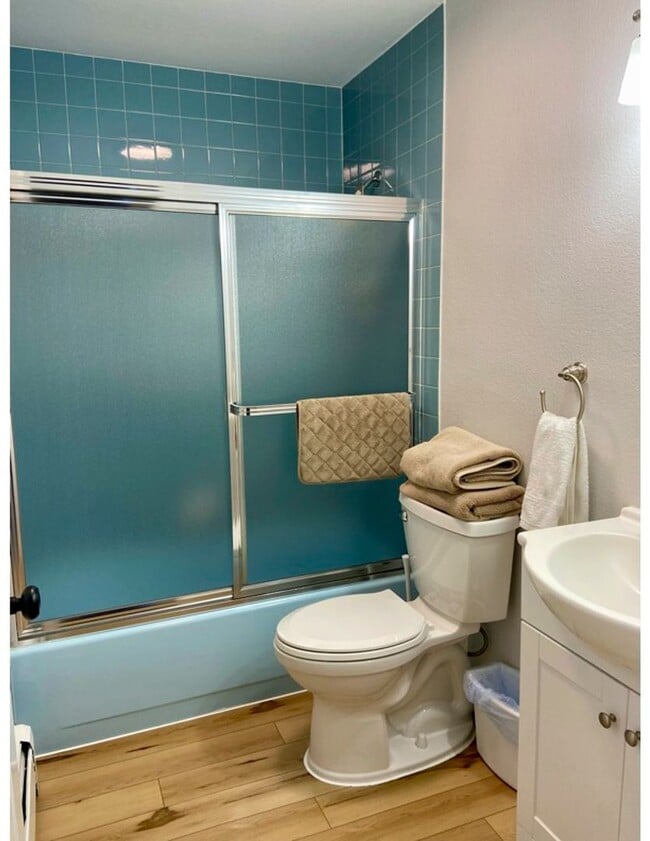 Building Photo - Furnished corporate rental