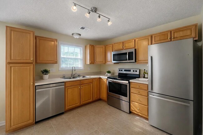 Building Photo - 902 Veryfine Dr