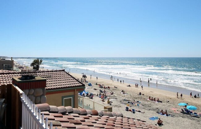 Building Photo - Beach front big duplex. Gustavo Lopez AMSI