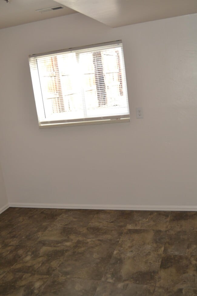 Building Photo - 528 Campbell Way