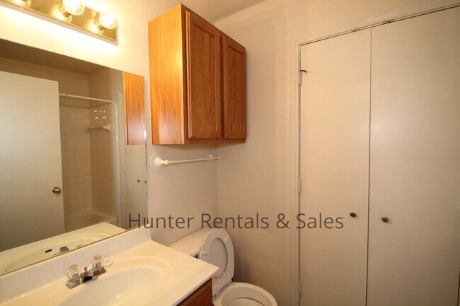 Building Photo - Charming Killeen Towhhouse