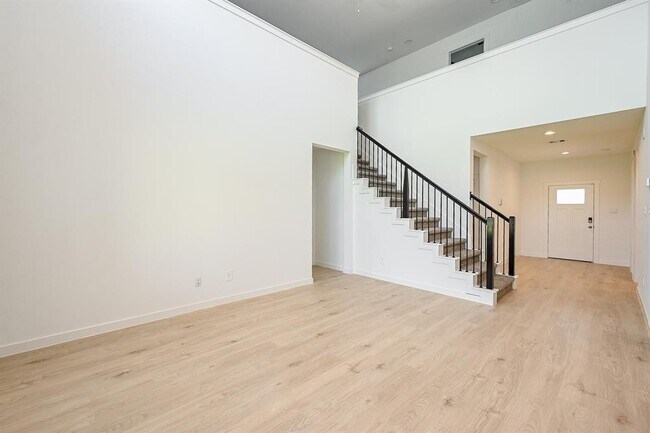 Building Photo - 29946 Gallatin River Ln