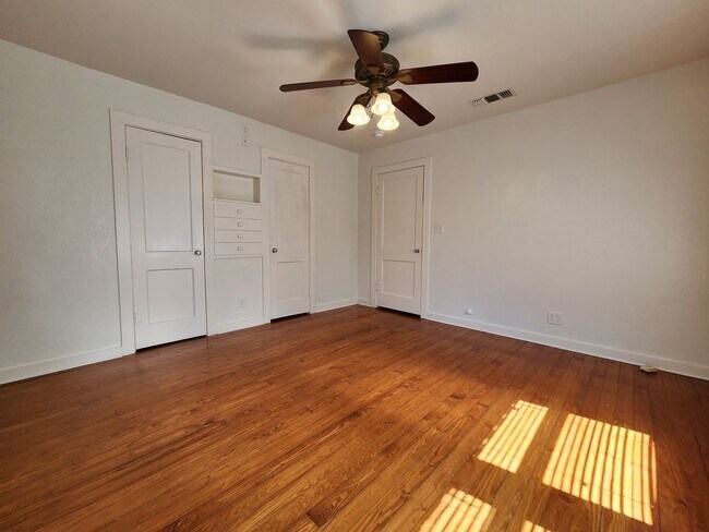 Building Photo - Craftsman Style House Walking Distance to ...