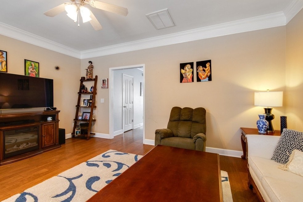 Building Photo - 7031 Sunnywood Dr
