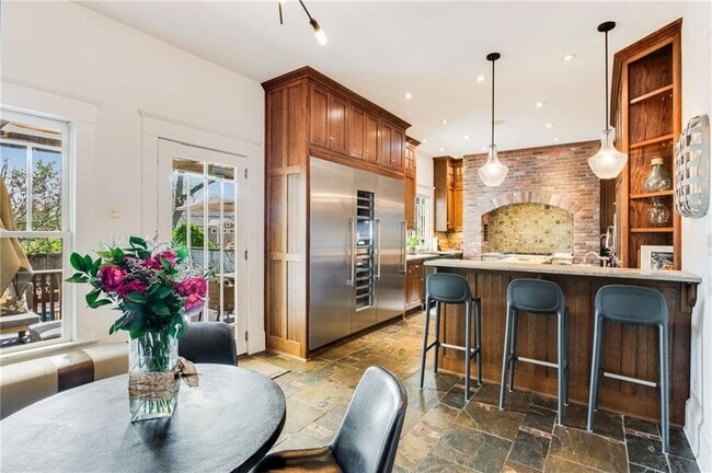 Building Photo - 349 9th St NE