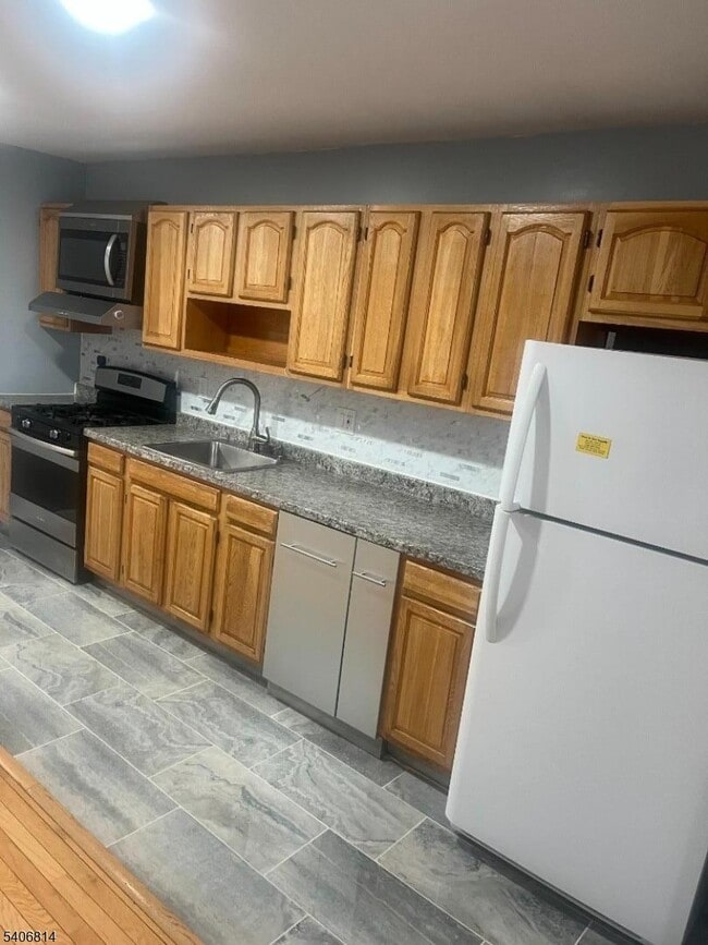 Building Photo - 710 27th St