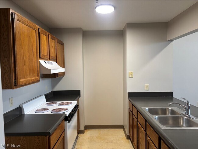 Building Photo - 59 Lincoln Way E