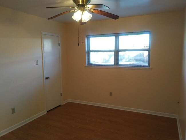 Building Photo - 1407 Plough St