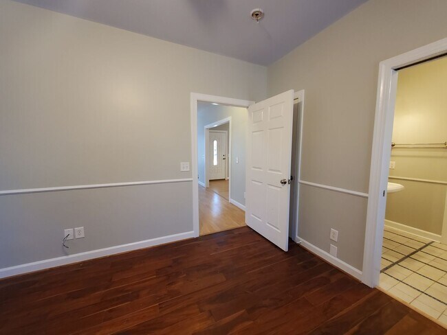 Building Photo - 958 Flynn McPherson Rd