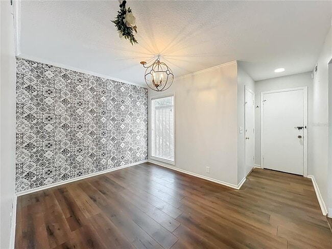 Building Photo - 233 Crown Oaks Way