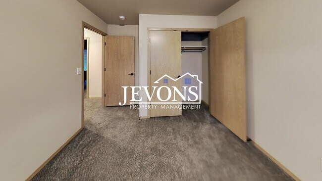 Building Photo - 702 N 29th Ave