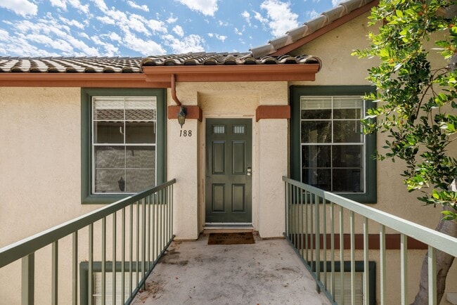 Building Photo - ? Spacious 2 Bedroom / 2 Bath Condo in Sab...