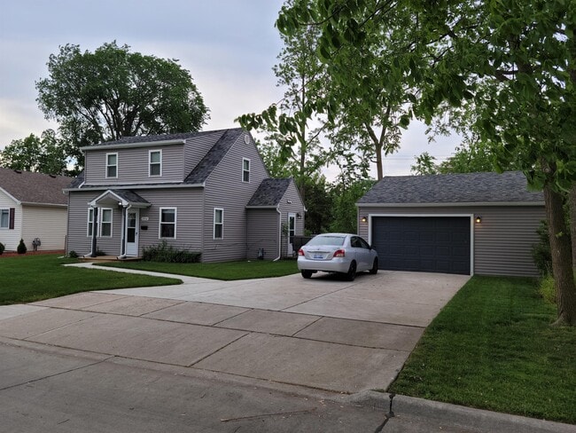 Primary Photo - 29932 Balmoral St