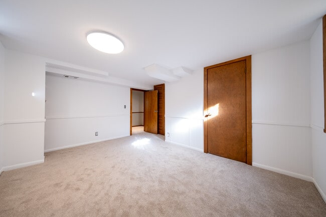 Building Photo - 5209 W 61st St