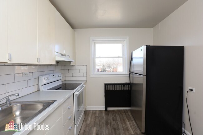 Building Photo - 7520 N Ridge Blvd