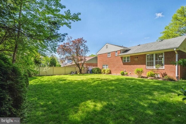 Building Photo - 5916 Greentree Rd