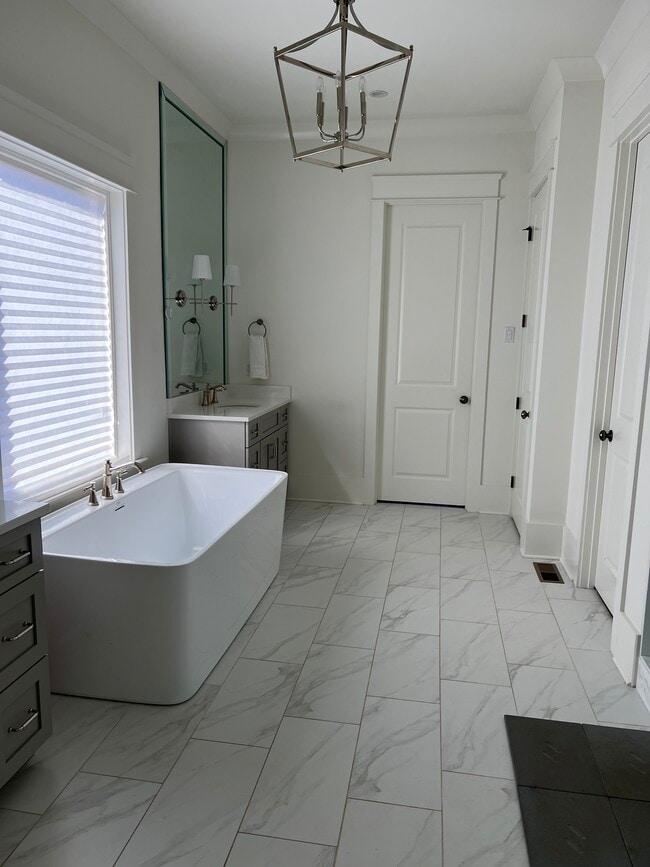 Master bath (view 2) - 5566 Hardeman Springs Blvd