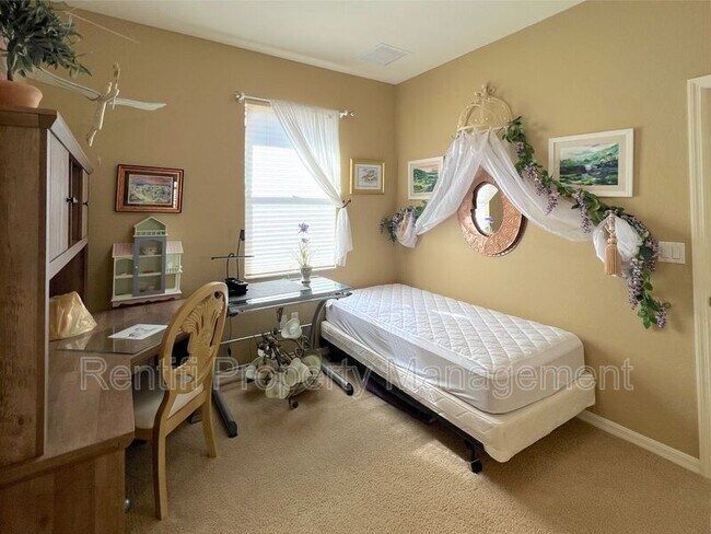 Building Photo - 11915 Country Day Cir