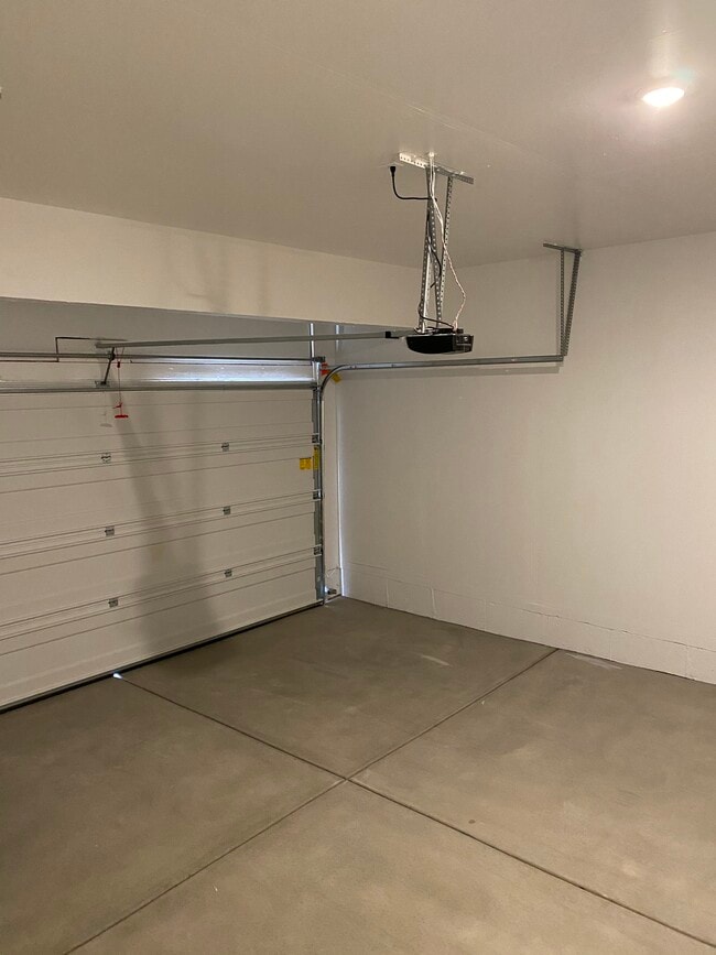 Garage - 956 W Vista Ridge Dr