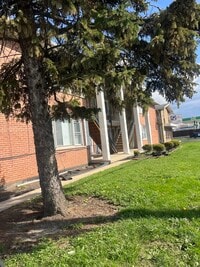 Building Photo - 7831 Roberts Rd