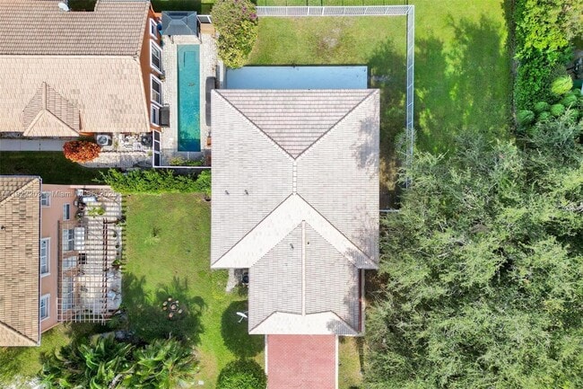 Building Photo - 6305 Willoughby Cir