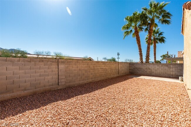 Building Photo - 582 Searchlight Dr