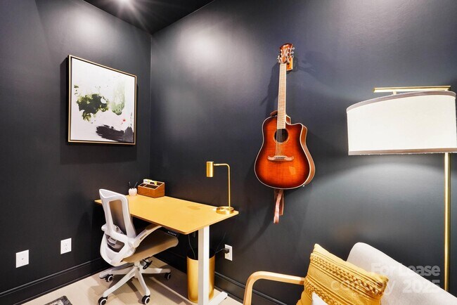 Building Photo - 3301 Spencer St