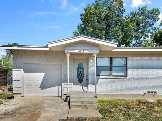 Building Photo - Charming 3-Bedroom Home in Desirable Fort Worth Neighborhood