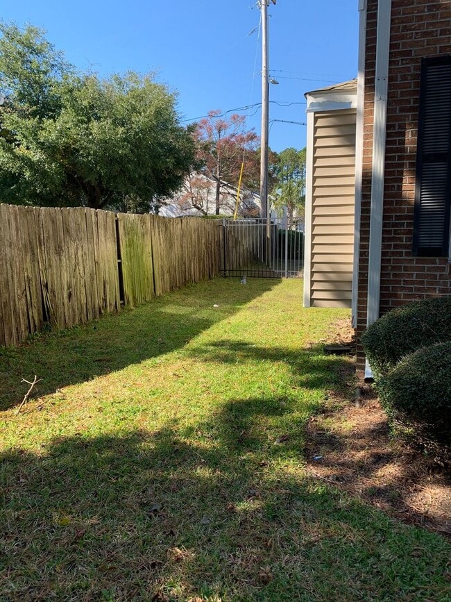 Building Photo - 2-Bedroom, 1.5-Bath town house