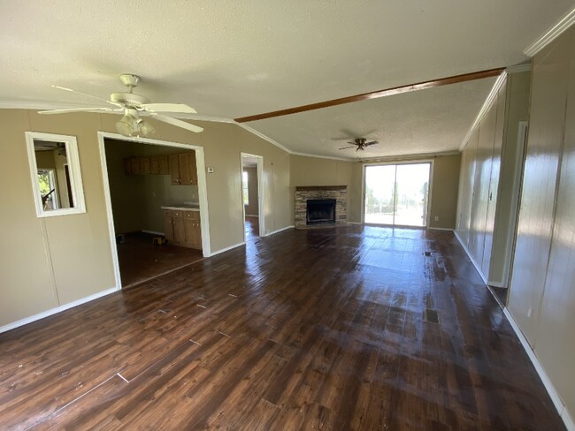 Building Photo - 1102 Sierra Vis