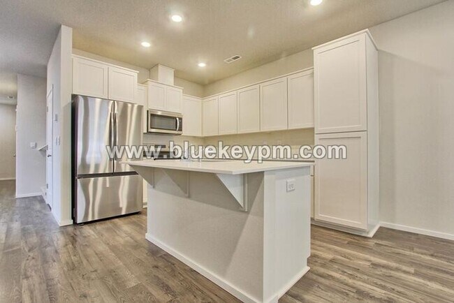 Building Photo - 3 Bed, 2.5 Bath Home Near Van Mall/ Raymond Shaffer Comm Park / Walnut Grove Elem