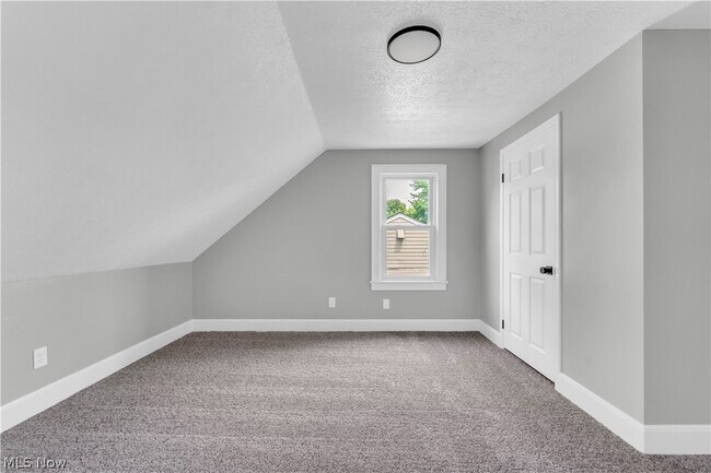 Building Photo - 1083 Eastlake Dr