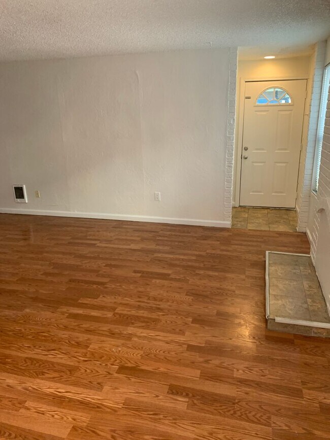 Building Photo - Gary Apartments | Two Bedroom Townhouse Un...