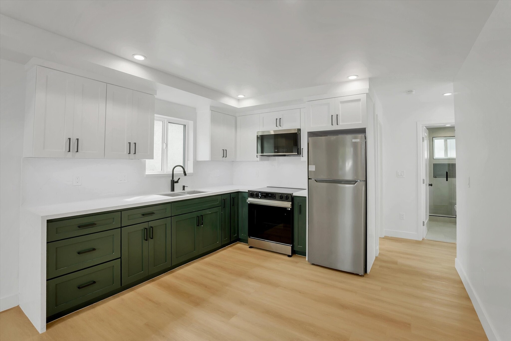 Building Photo - 2116 E 2nd St