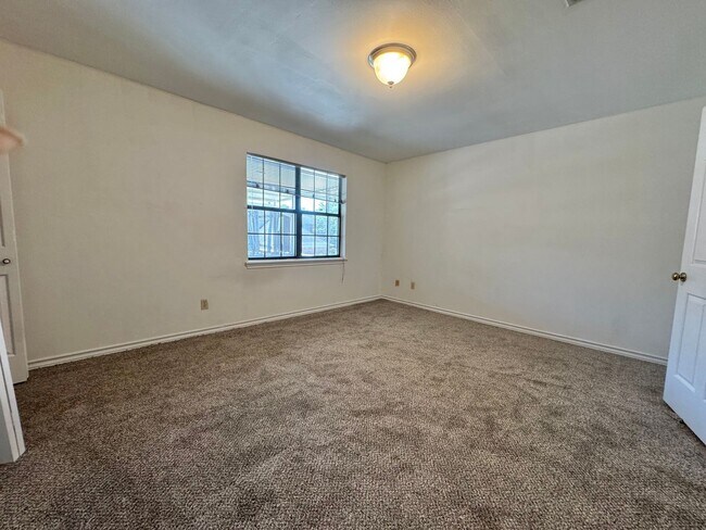 Building Photo - 4/2.5 PG Townhouse Available