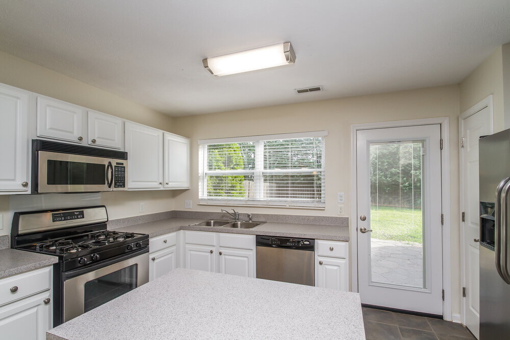 Building Photo - 1701 Stone Hollow Ct