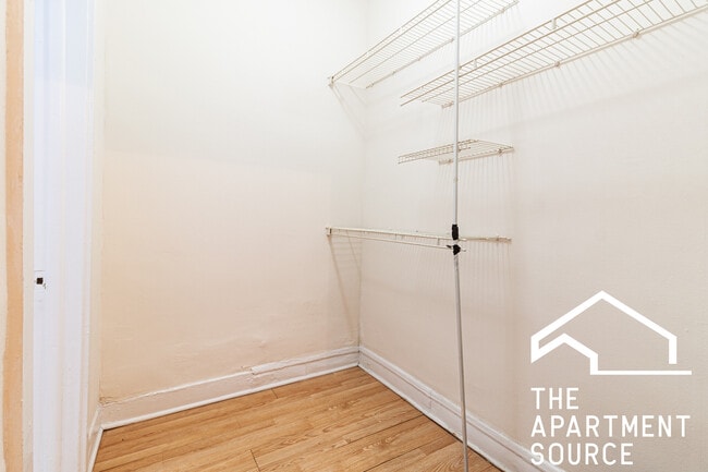 Building Photo - 2827 N Burling St