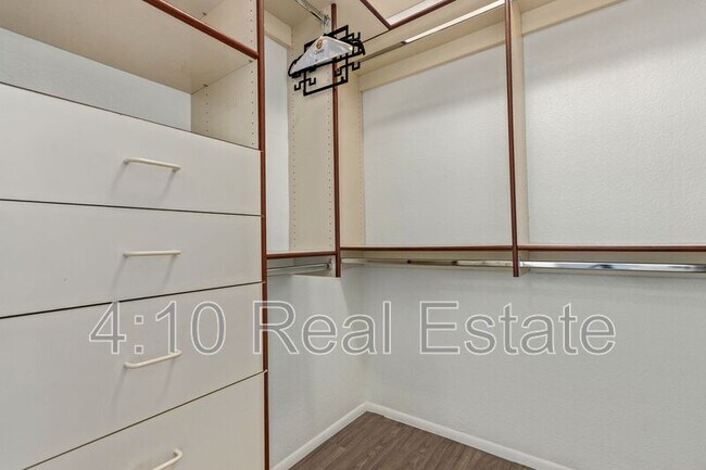Building Photo - 2381 W Redwood Dr