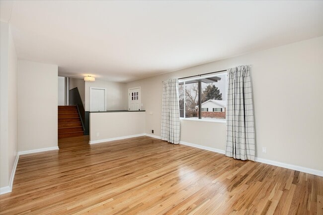 Building Photo - 982 E Briarwood Cir S