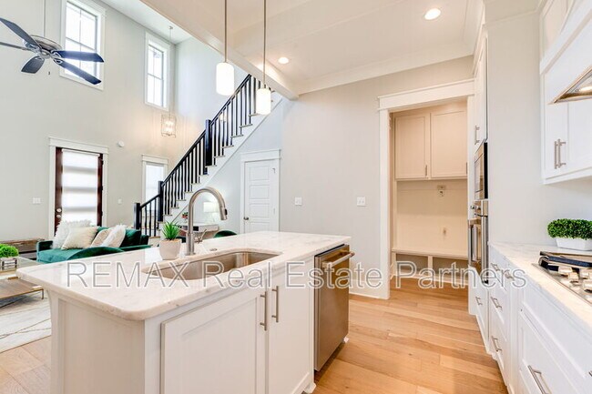 Building Photo - 125 S 31st Ave