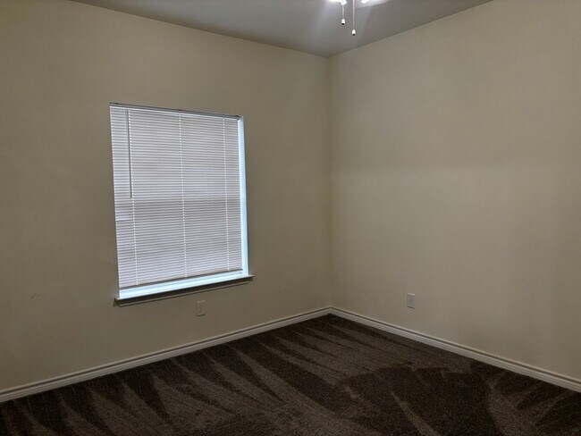 Building Photo - 103 Elkwood Cir