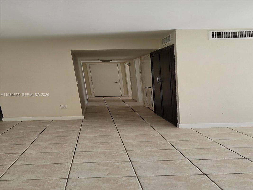 Building Photo - 7430 Miami Lakes Dr