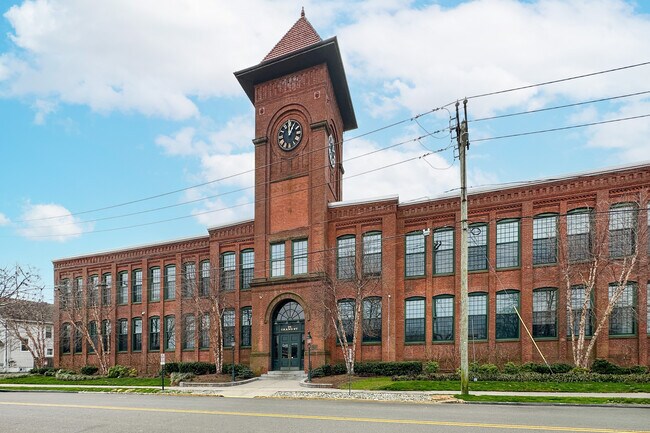 Building Photo - 25 Grand St