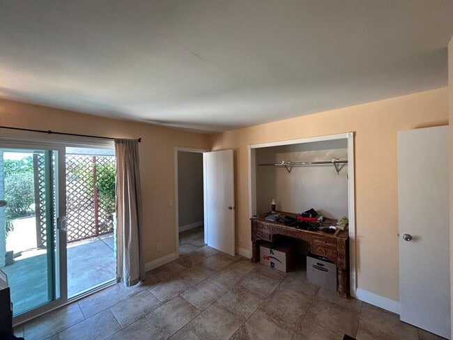 Building Photo - RURAL CHARM ON TOP OF THE HILLS IN VISTA
