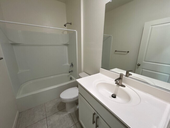 Building Photo - 19233 W Elm St