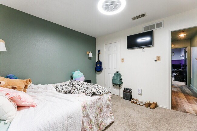 Building Photo - 6037 72nd St